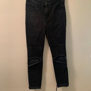 Busted knee black skinny jeans